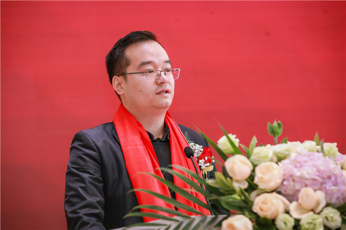 广东聚纤缆通信股份有限公司马万里总经理上台发言